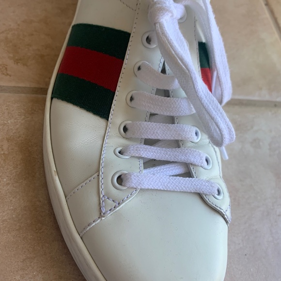 Mint condition Gucci sneakers - Picture 4 of 13